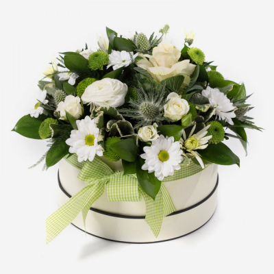 Olivia - A stunning arrangement of luxurious flowers in a white & cream colourway. Made to impress in a stylish hat box. 