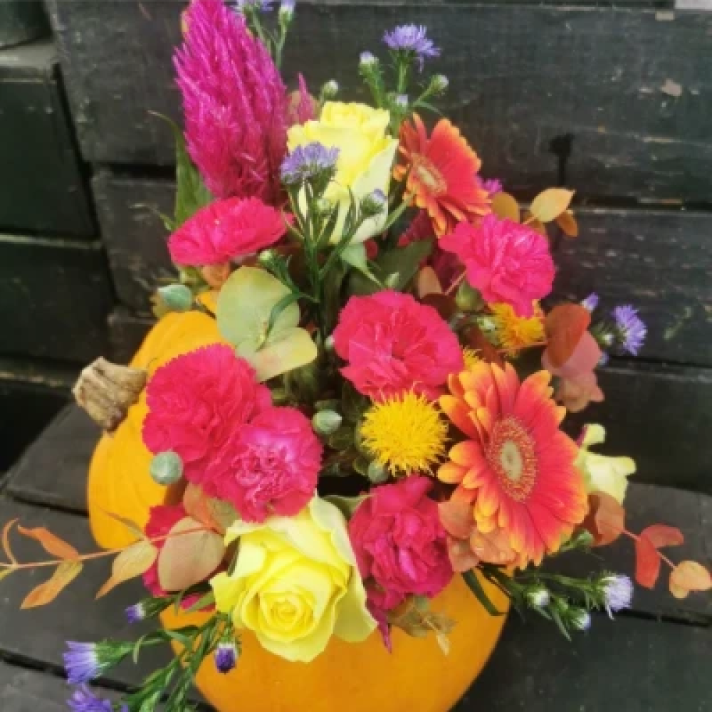 Flower pumpkin arrangement